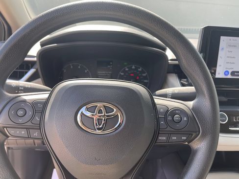 Used 2025 Toyota Corolla LE w/ Convenience Package FWD image 20