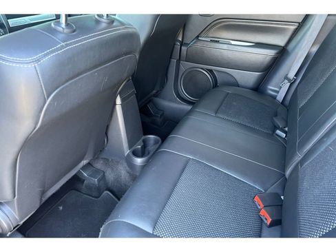 Used 2017 Jeep Compass Latitude image 14