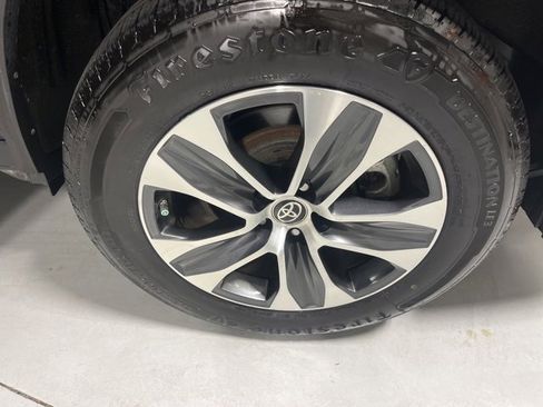 Used 2023 Toyota Highlander XLE image 33