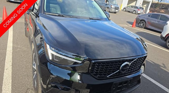Used 2026 Volvo XC40 B5 Plus AWD/4WD image 2