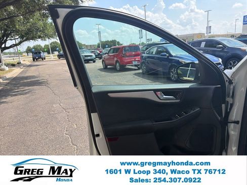 Used 2020 Ford Escape SE FWD image 9