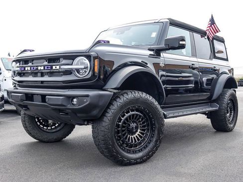 Used 2025 Ford Bronco Outer Banks AWD/4WD image 1