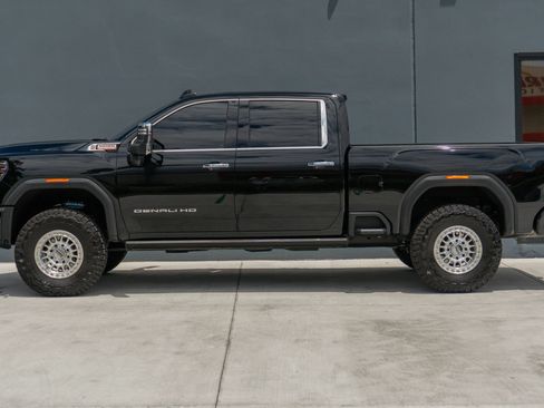Used 2025 GMC Sierra 2500 Denali w/ Denali Reserve Package AWD/4WD image 2