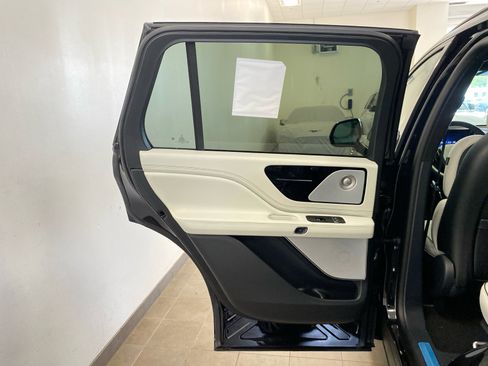 New 2026 Lincoln Aviator Black Label w/ Jet Appearance Package AWD/4WD image 15