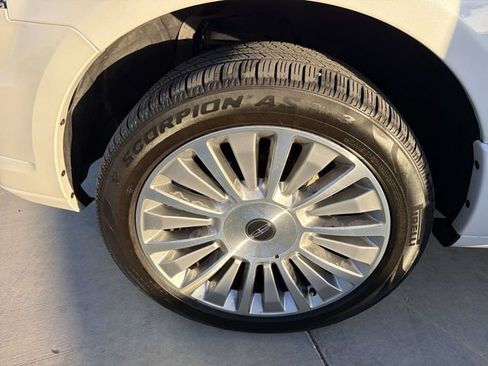 Used 2016 Lincoln Navigator Select AWD/4WD image 32