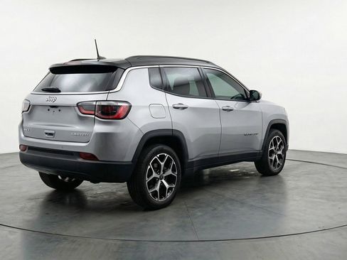 Used 2025 Jeep Compass Limited AWD/4WD image 9