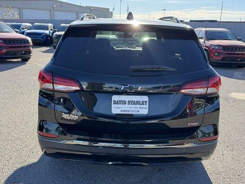 Used 2022 Chevrolet Equinox RS w/ RS Leather Package image 5