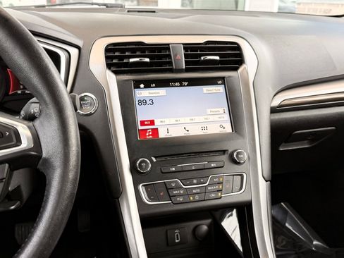 Used 2018 Ford Fusion SE w/ Equipment Group 602A FWD image 33
