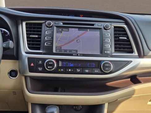 Used 2015 Toyota Highlander XLE FWD image 18