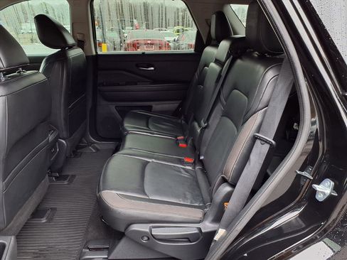 Used 2023 Nissan Pathfinder SL image 11