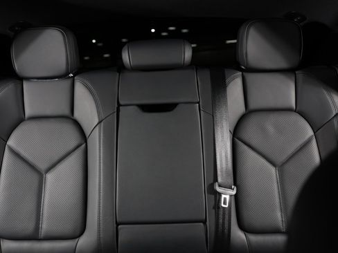 Used 2023 Porsche Macan image 6