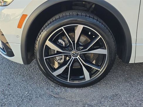 Used 2023 Volkswagen Tiguan SEL R-Line image 8