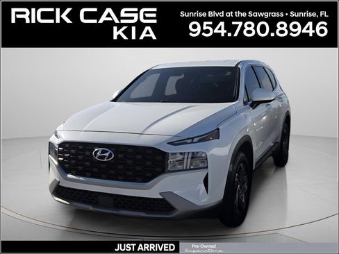 Used 2023 Hyundai Santa Fe SE w/ Winter Weather Package FWD image 1