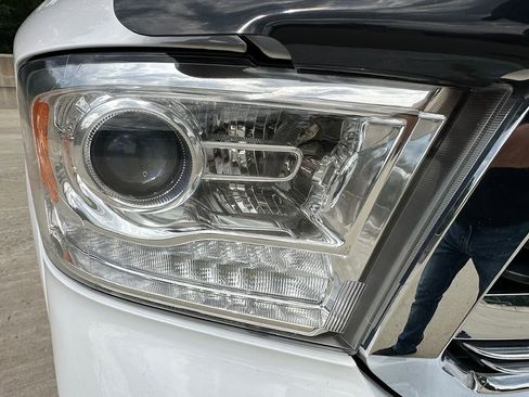 Used 2017 RAM 1500 Limited image 12