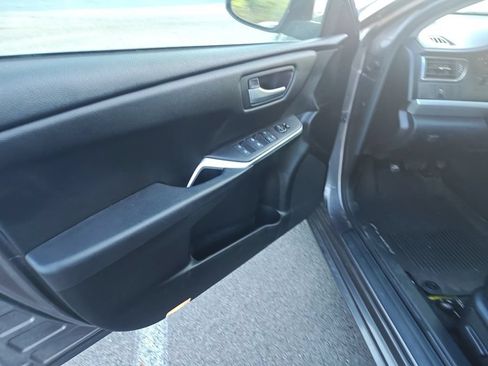 Used 2017 Toyota Camry SE FWD image 6