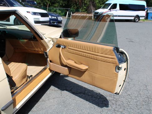 Used 1987 Mercedes-Benz 560 SL image 16