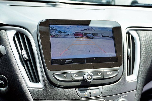 Used 2025 Chevrolet Malibu RS FWD image 36