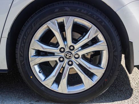 Used 2021 Toyota Sienna Platinum image 11