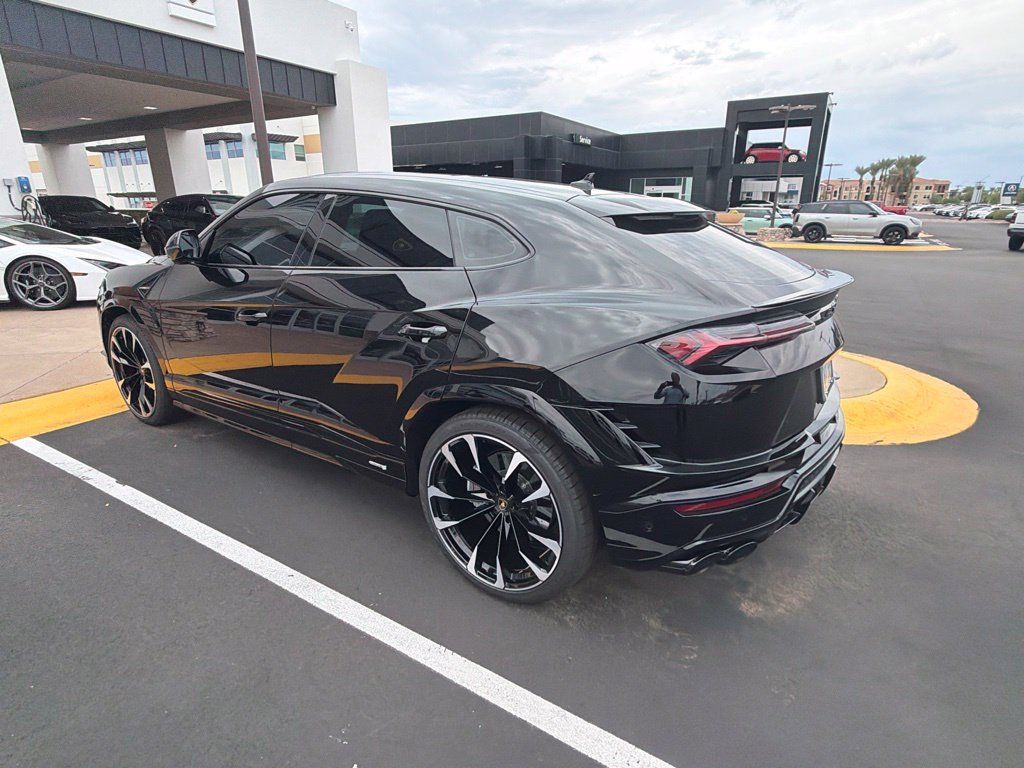 Used 2023 Lamborghini Urus S AWD/4WD image 3