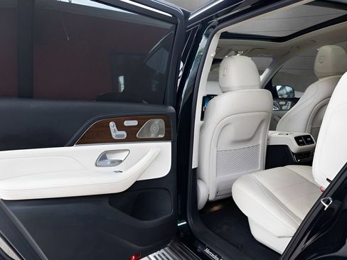 Used 2023 Mercedes-Benz GLS 450 4MATIC w/ AMG Line Exterior image 44