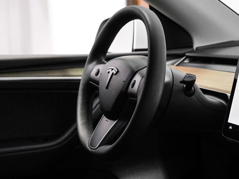 Used 2023 Tesla Model Y Long Range image 22