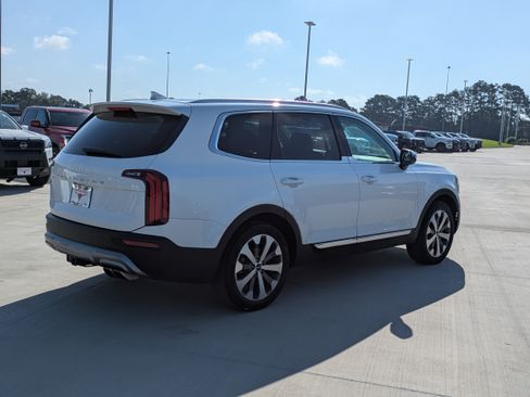 Used 2022 Kia Telluride EX w/ EX Premium Package FWD image 5
