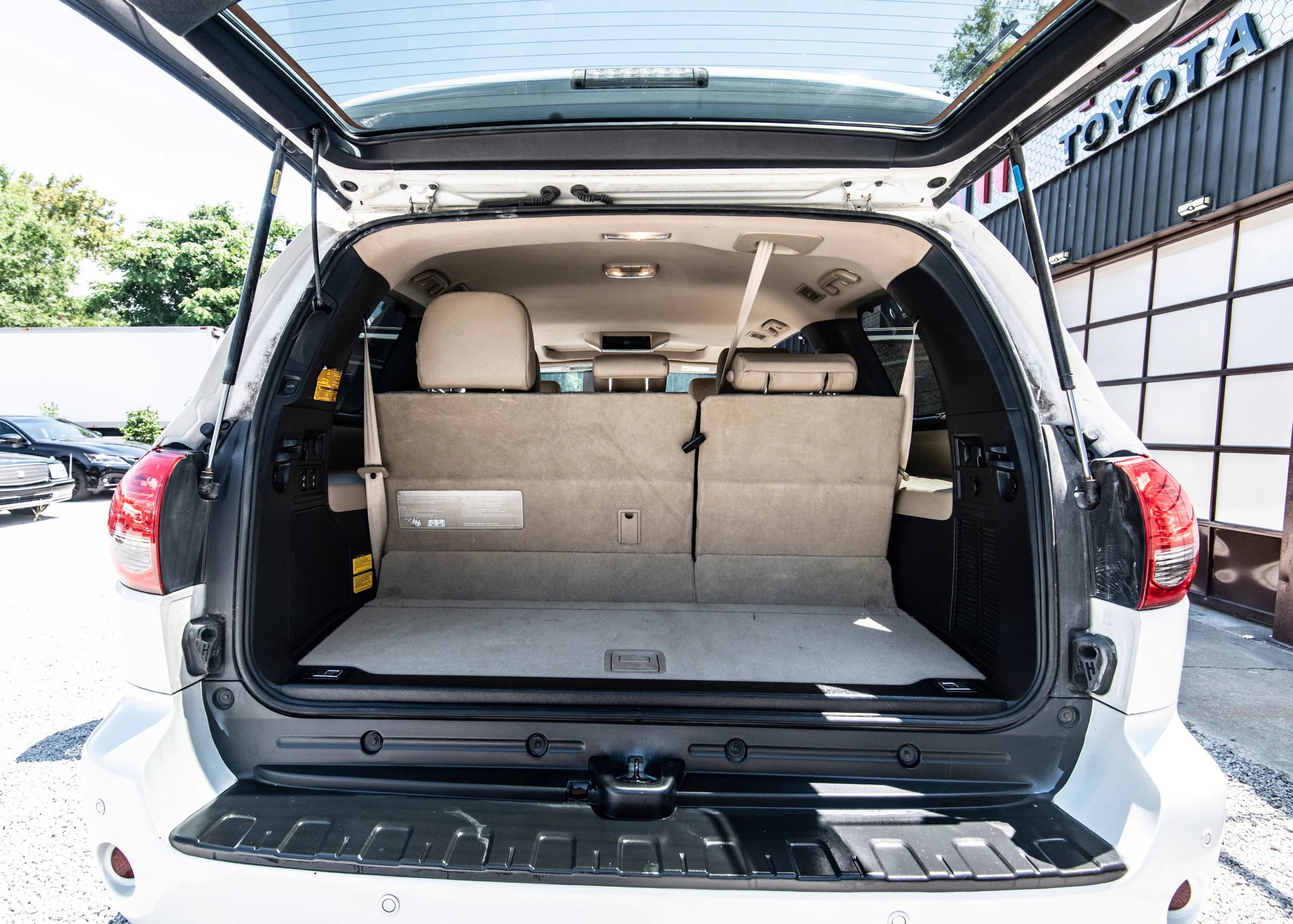 Used 2014 Toyota Sequoia Platinum AWD/4WD image 36