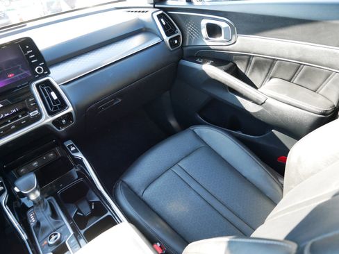 Certified 2022 Kia Sorento SX image 11