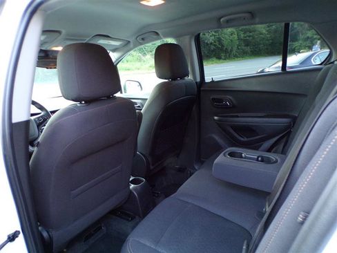 Used 2020 Chevrolet Trax LS w/ Fleet Convenience Package image 28