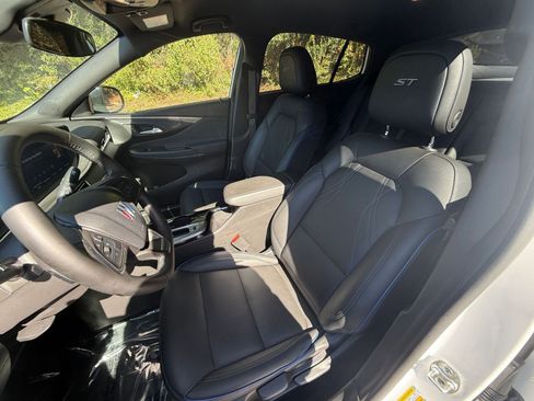 Used 2025 Buick Envista Sport Touring image 36