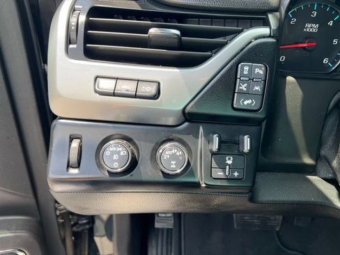 Used 2019 Chevrolet Suburban Premier w/ Premier Plus Edition AWD/4WD image 53