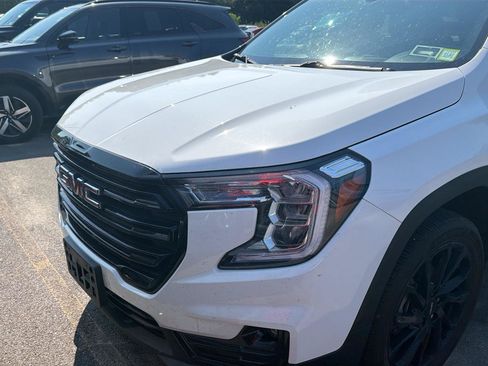 Used 2024 GMC Terrain SLT w/ Elevation Edition AWD/4WD image 40