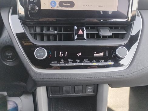 Used 2025 Toyota Corolla Cross AWD Hybrid image 22