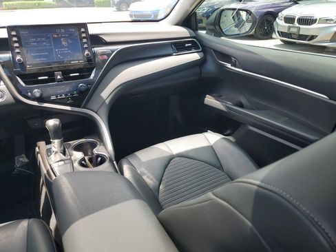 Used 2022 Toyota Camry SE w/ Audio Upgrade Package FWD image 17