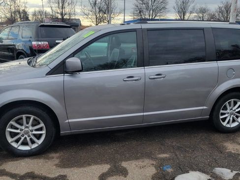 Used 2018 Dodge Grand Caravan SXT image 4