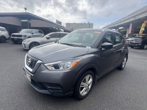 Used 2018 Nissan Kicks S image 4