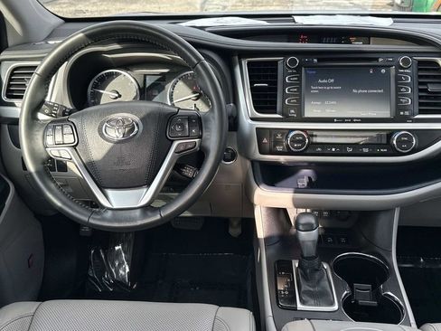 Used 2019 Toyota Highlander Limited Platinum image 10