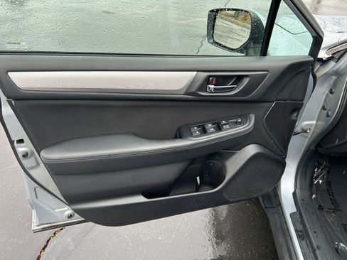 Used 2016 Subaru Outback 2.5i Premium image 9
