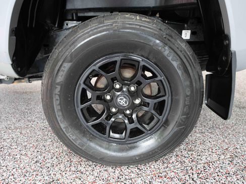 Used 2021 Toyota Tacoma SR5 AWD/4WD image 28