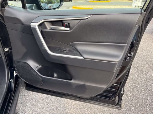 Used 2025 Toyota RAV4 XLE AWD/4WD image 39