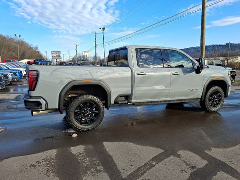 Used 2024 GMC Sierra 3500 AT4 w/ AT4 Premium Plus Package image 11