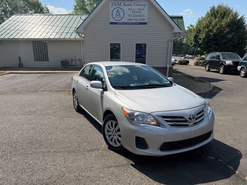 Used 2013 Toyota Corolla LE FWD image 1