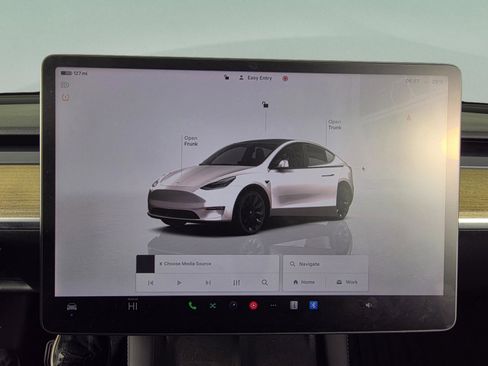 Used 2022 Tesla Model Y Long Range image 23