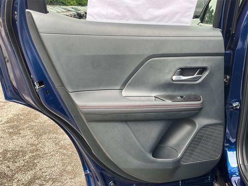 New 2025 Nissan Kicks SR image 17