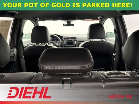 Used 2017 Volkswagen Golf R 4-Door image 9