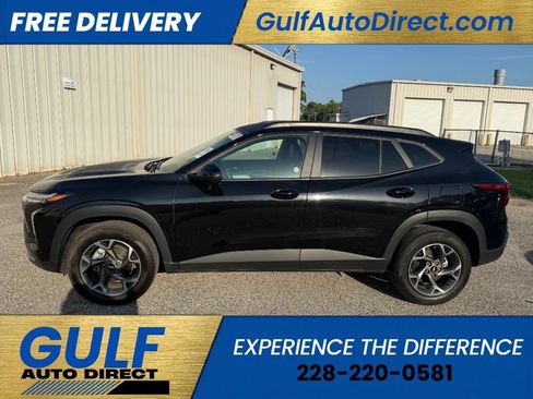 Used 2025 Chevrolet Trax LT w/ LT Convenience Package FWD image 4