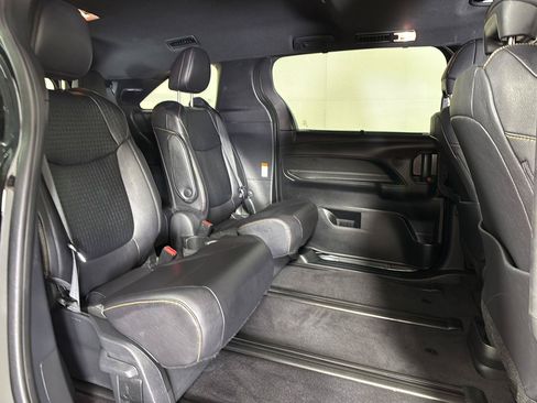 Used 2025 Toyota Sienna XLE Woodland Edition AWD/4WD image 15
