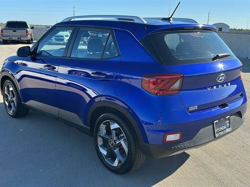 Used 2025 Hyundai Venue SEL image 11
