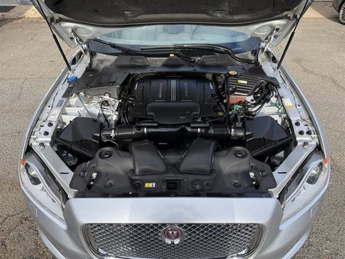 Used 2015 Jaguar XJ image 18