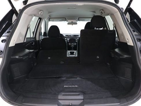 Used 2018 Nissan Rogue SV w/ Premium Package image 33